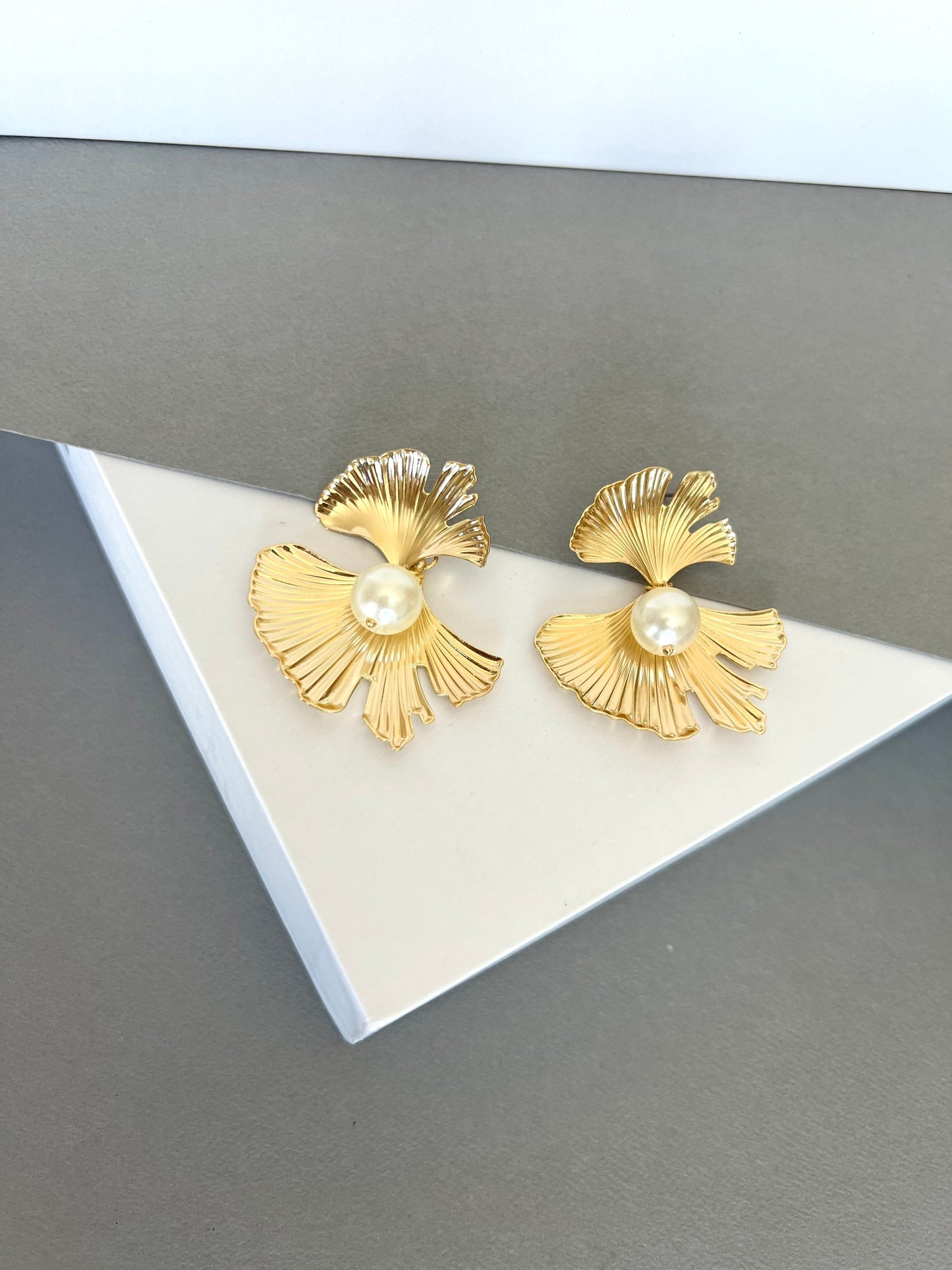 Ginkgo leaf pearl flower earrings