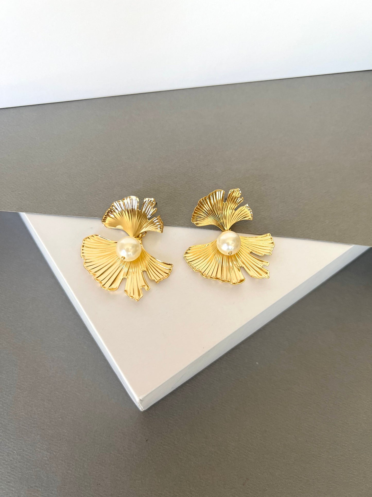 Ginkgo leaf pearl flower earrings