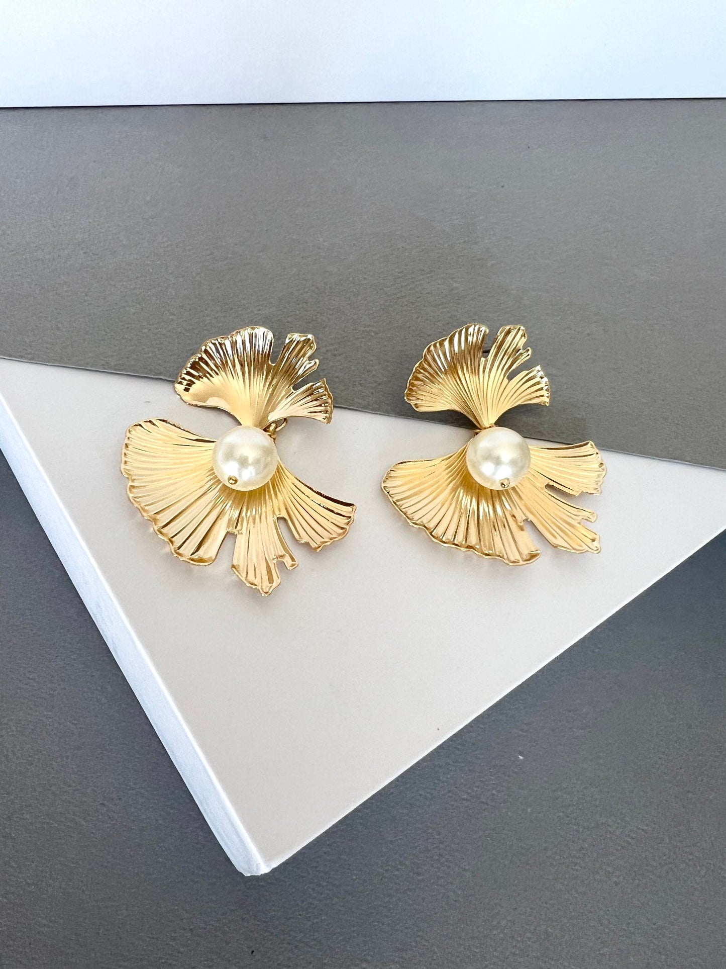 Ginkgo leaf pearl flower earrings