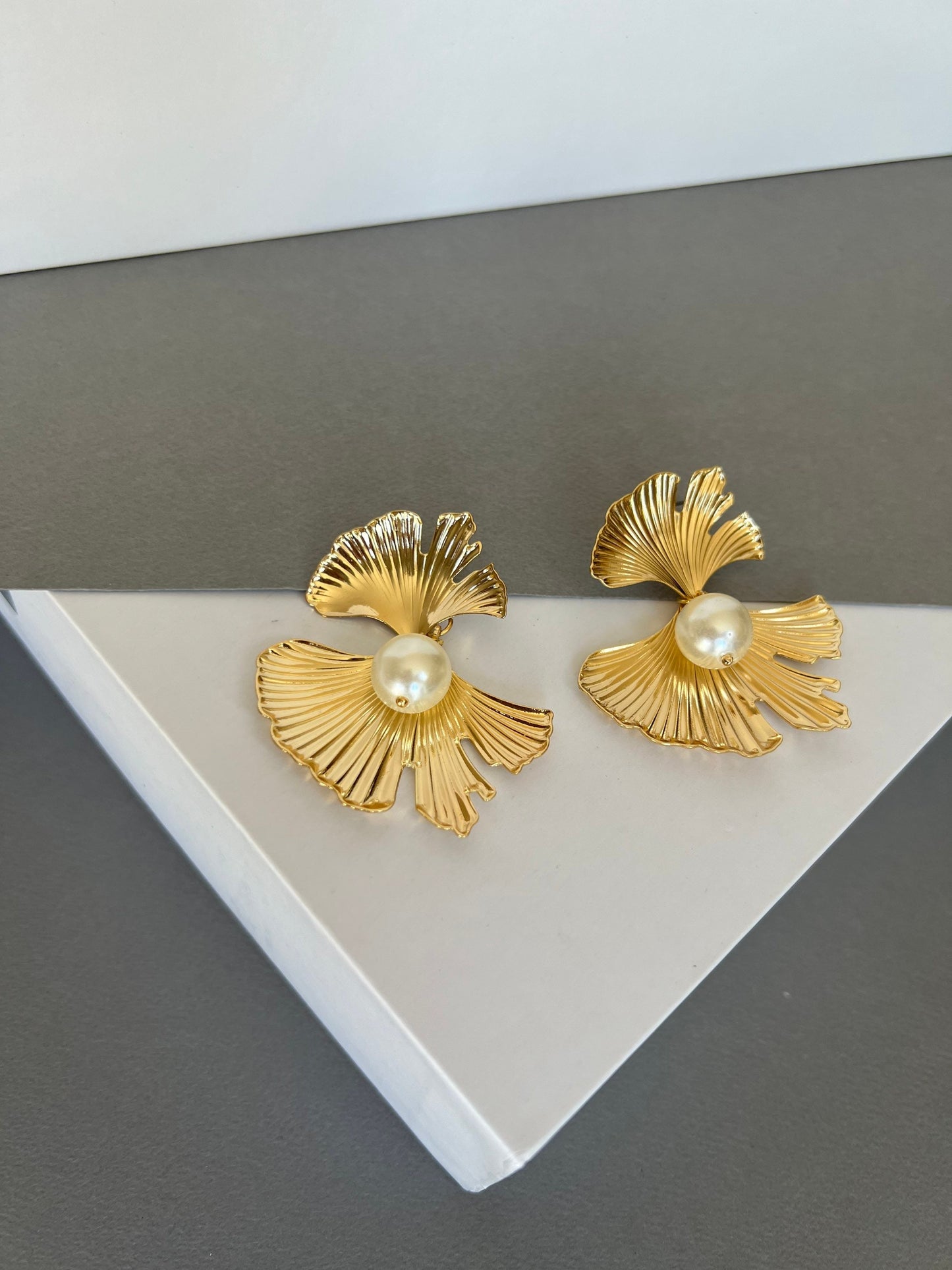 Ginkgo leaf pearl flower earrings