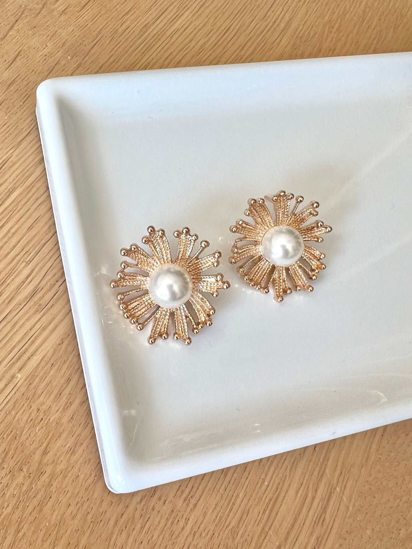 Pearl flower earrings