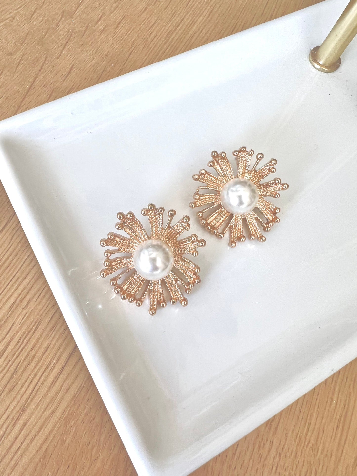 Pearl flower earrings