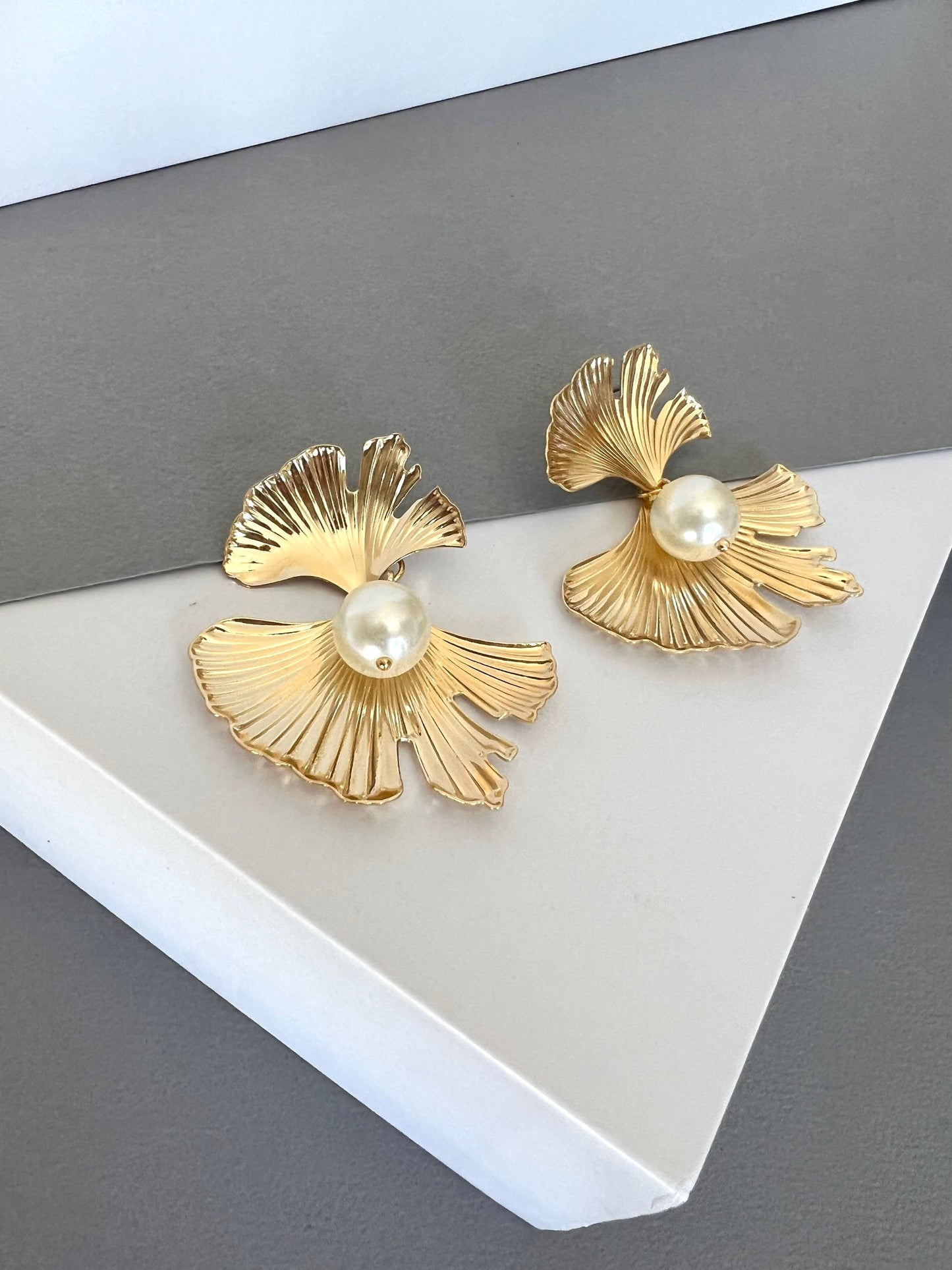 Ginkgo leaf pearl flower earrings