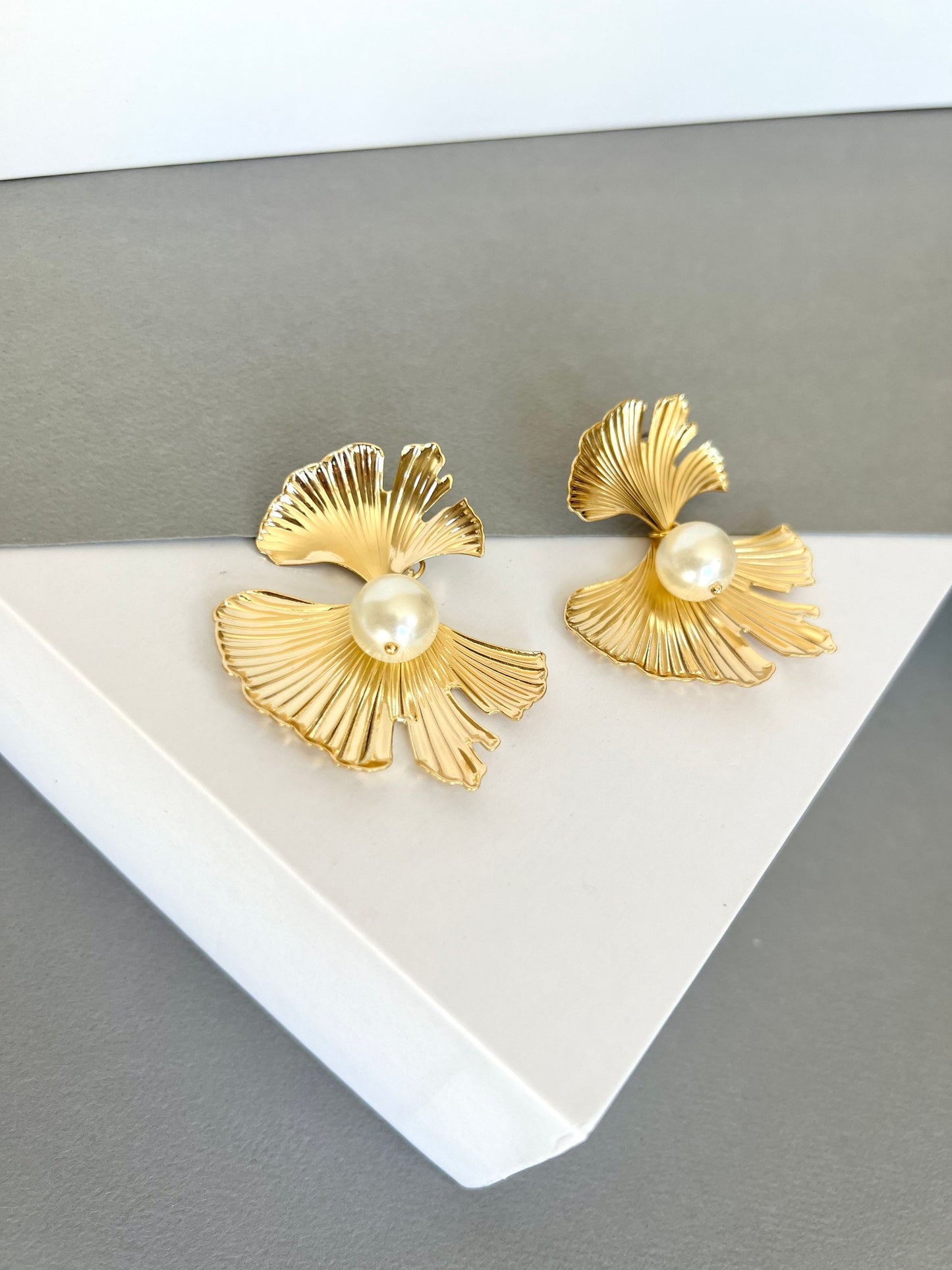 Ginkgo leaf pearl flower earrings