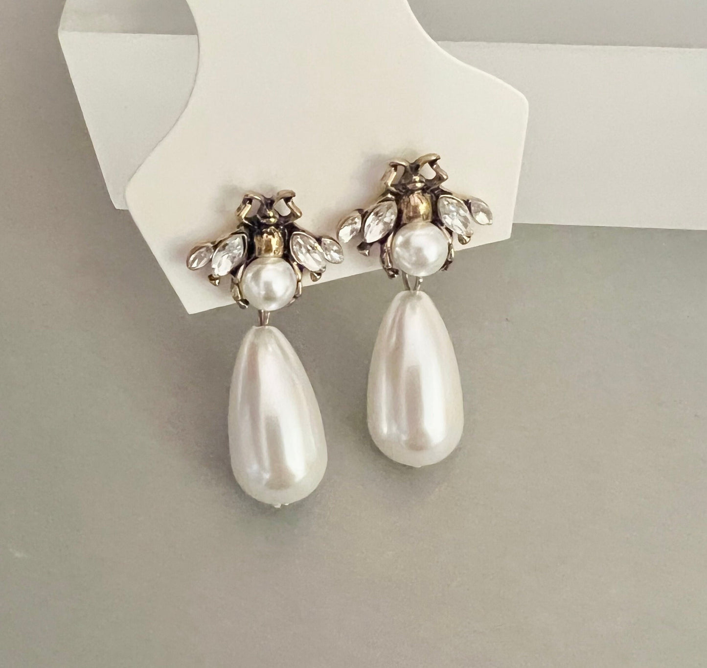 Teardrop pearl earrings