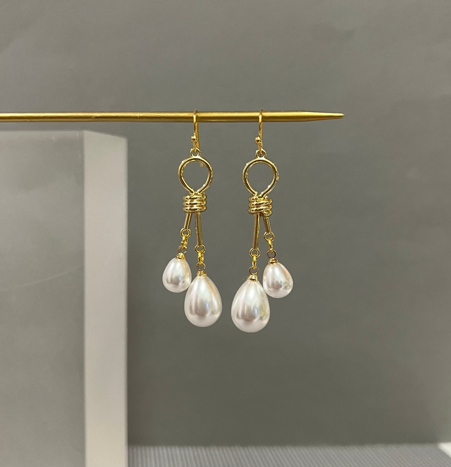 Pearl dangle earrings