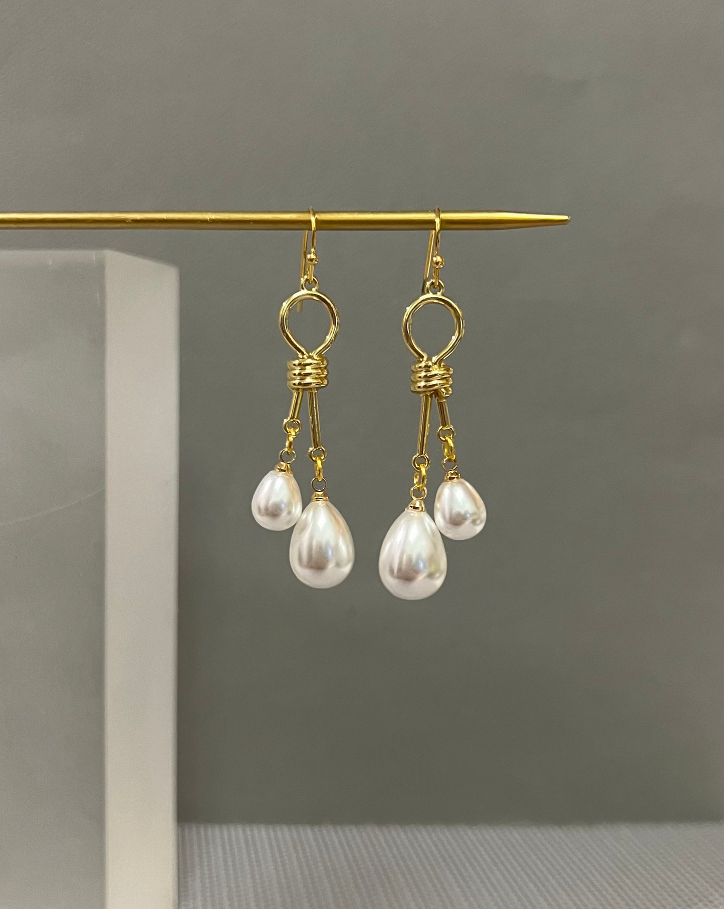 Pearl dangle earrings