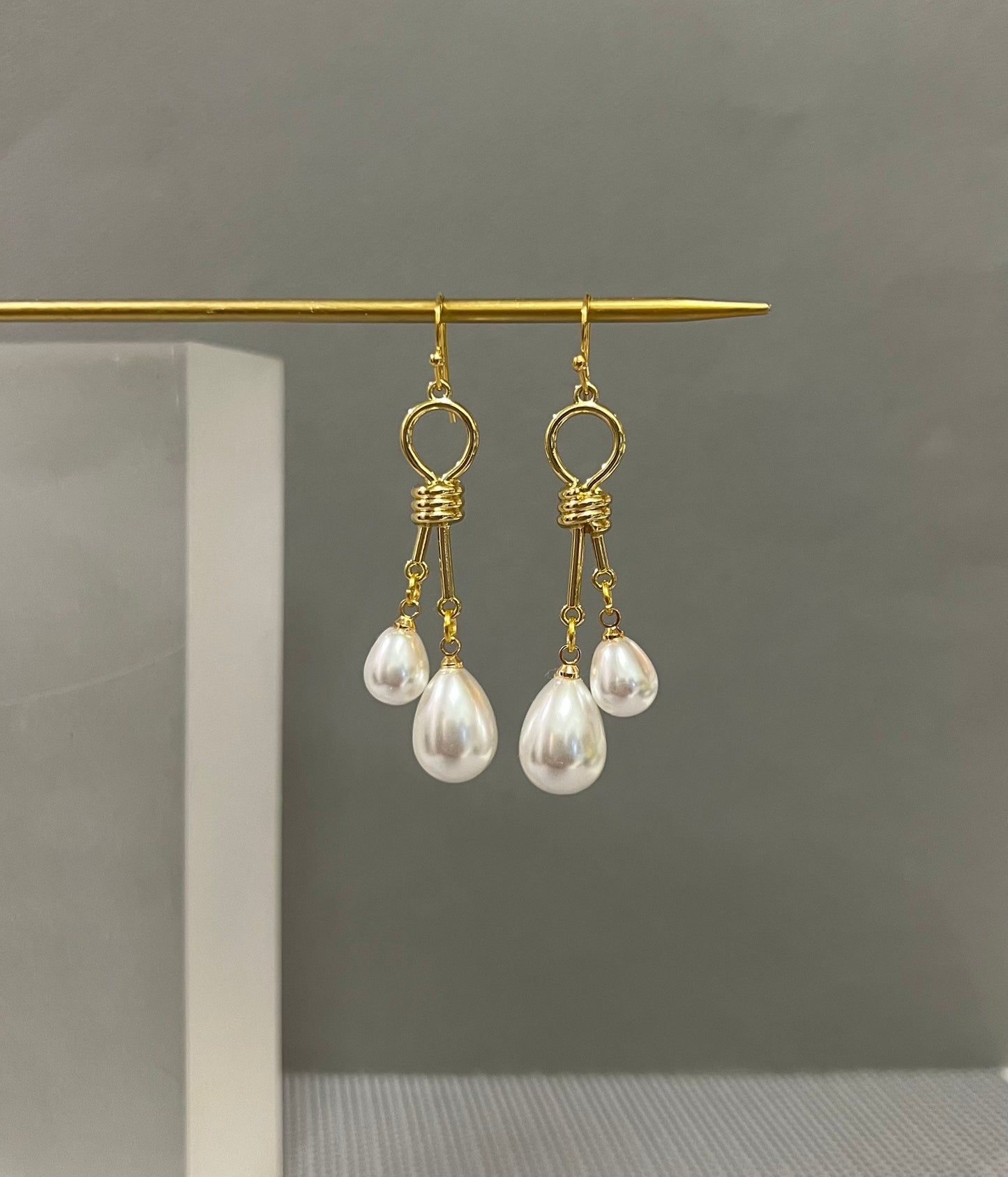 Pearl dangle earrings