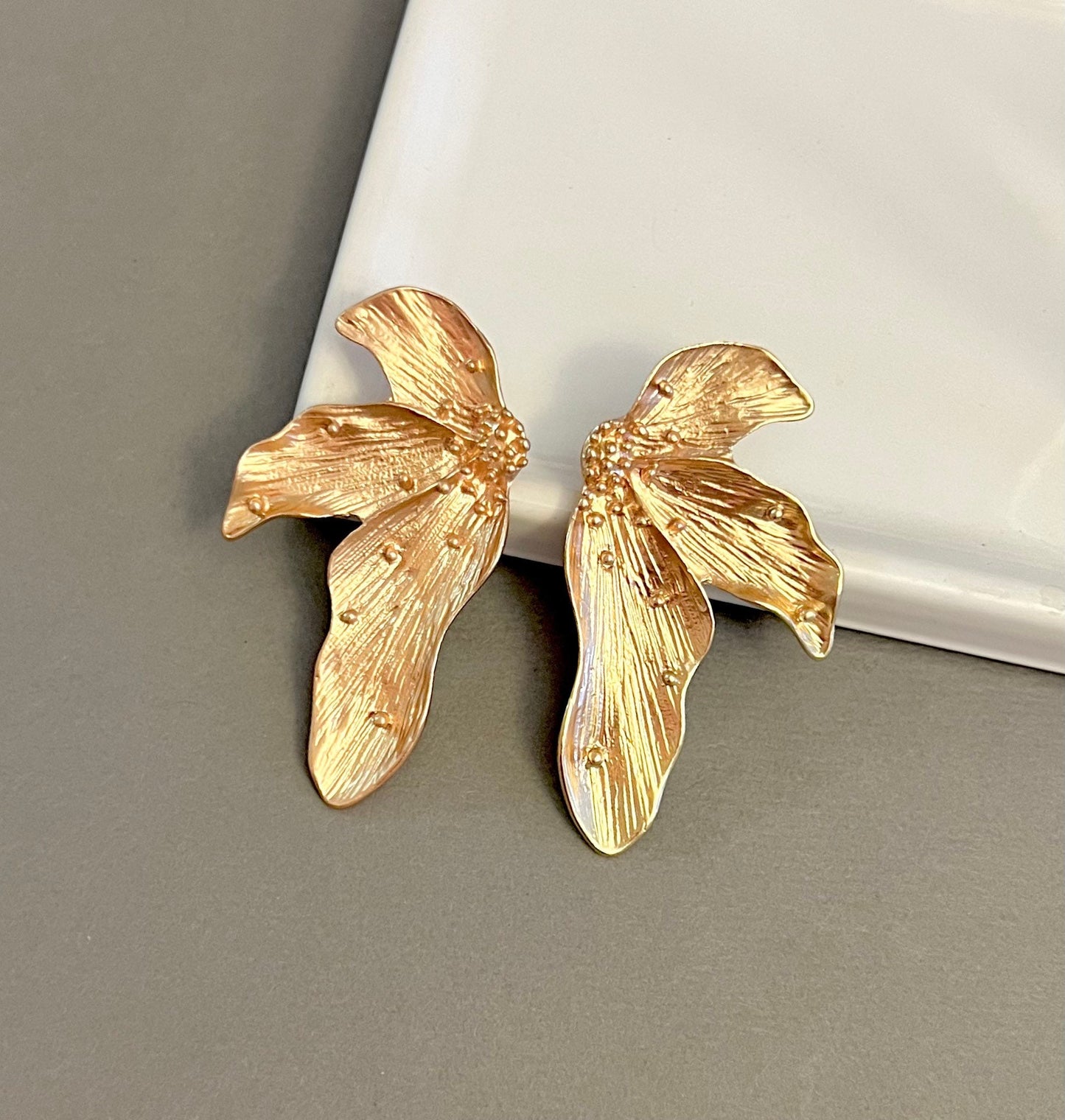 Golden leaf earrings