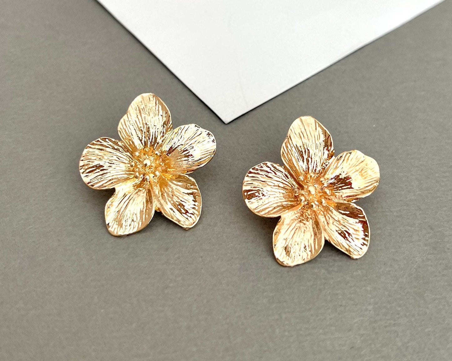 Gold flower stud earrings