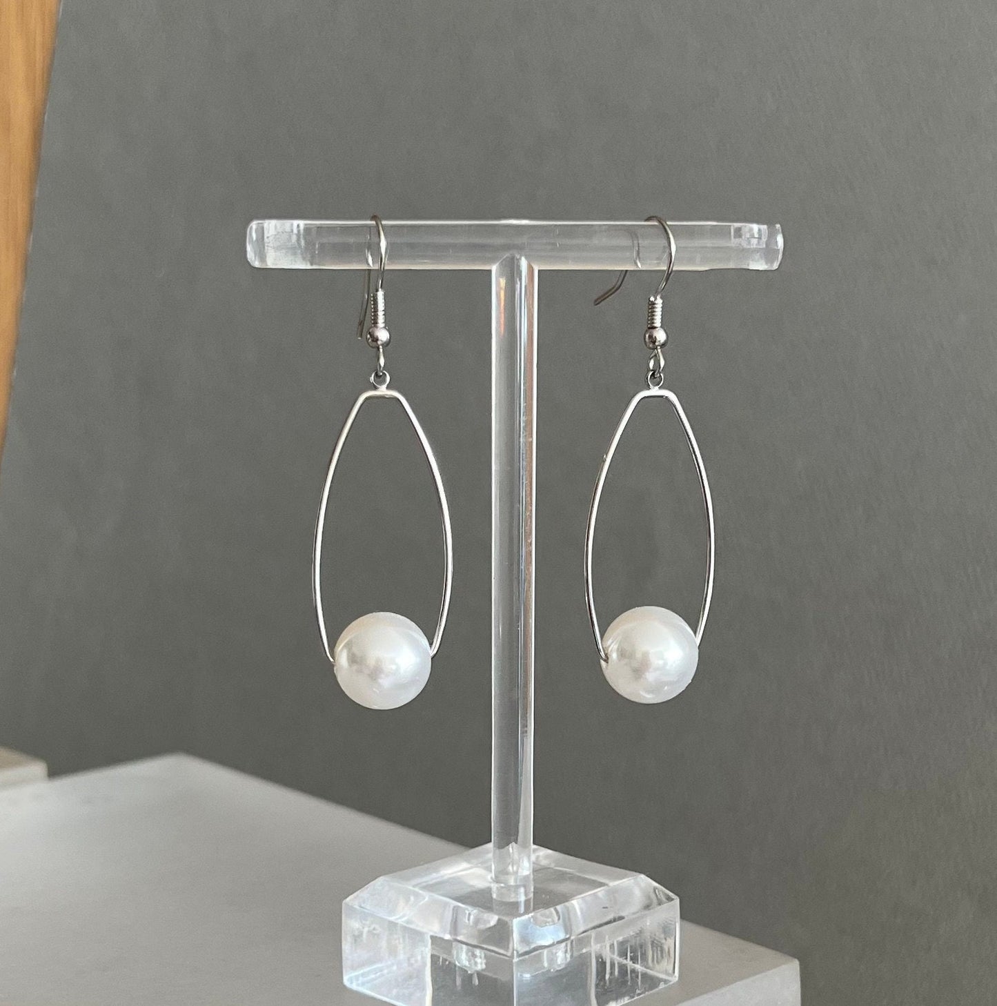 Pearl drop earrings