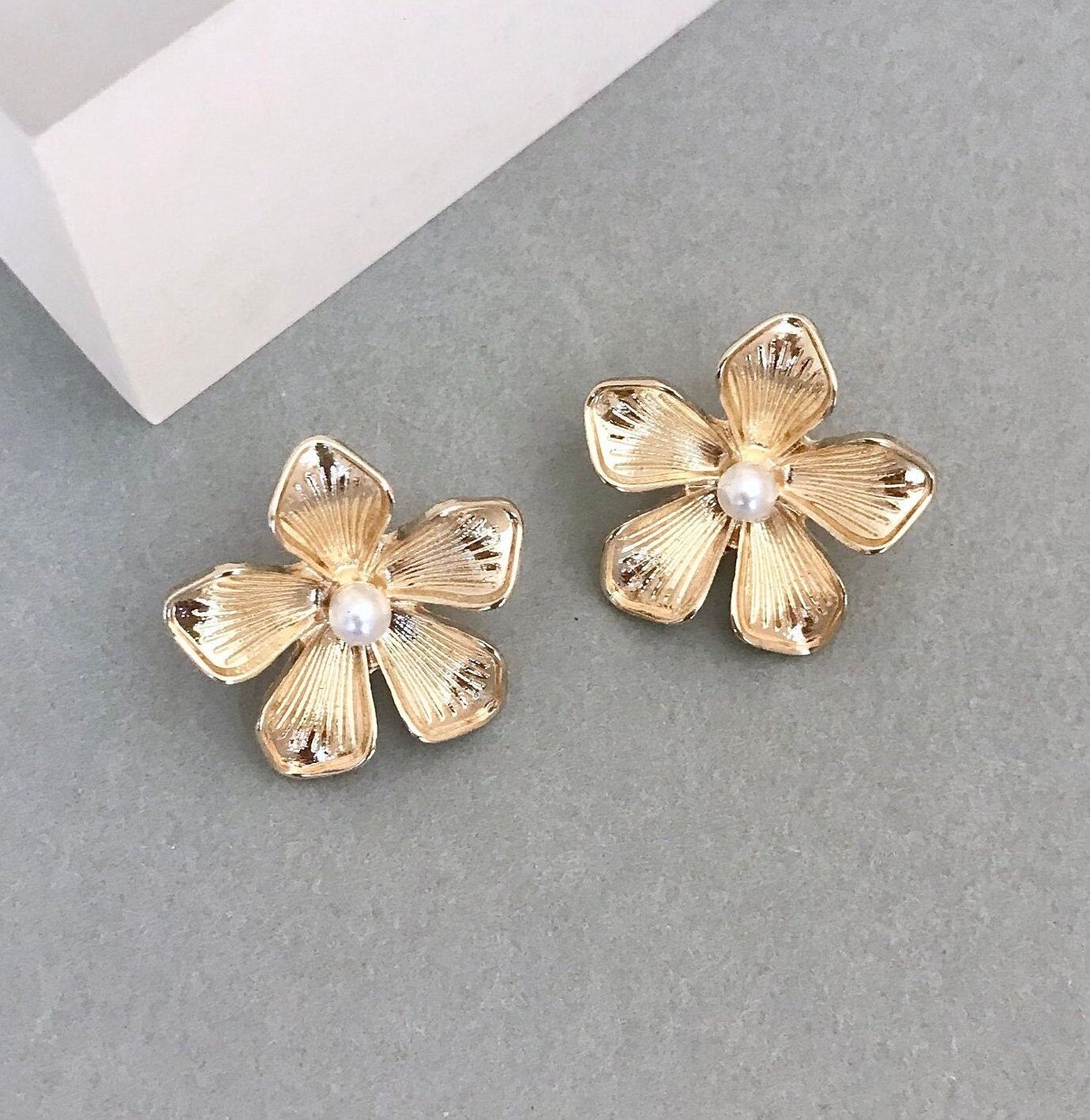 Gold flower stud earrings