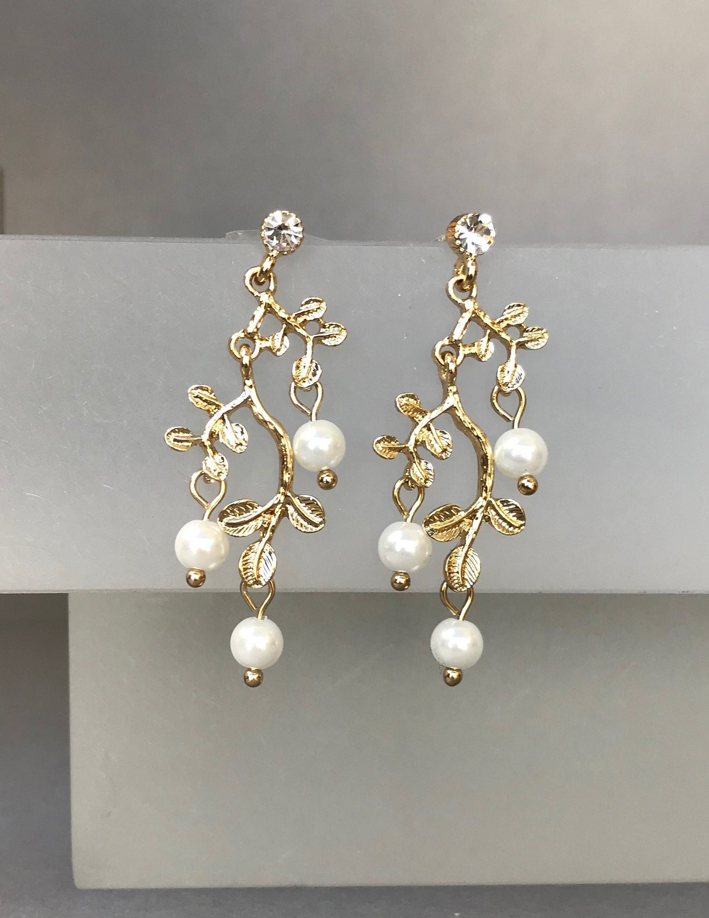 Gold leaf pearl earrings